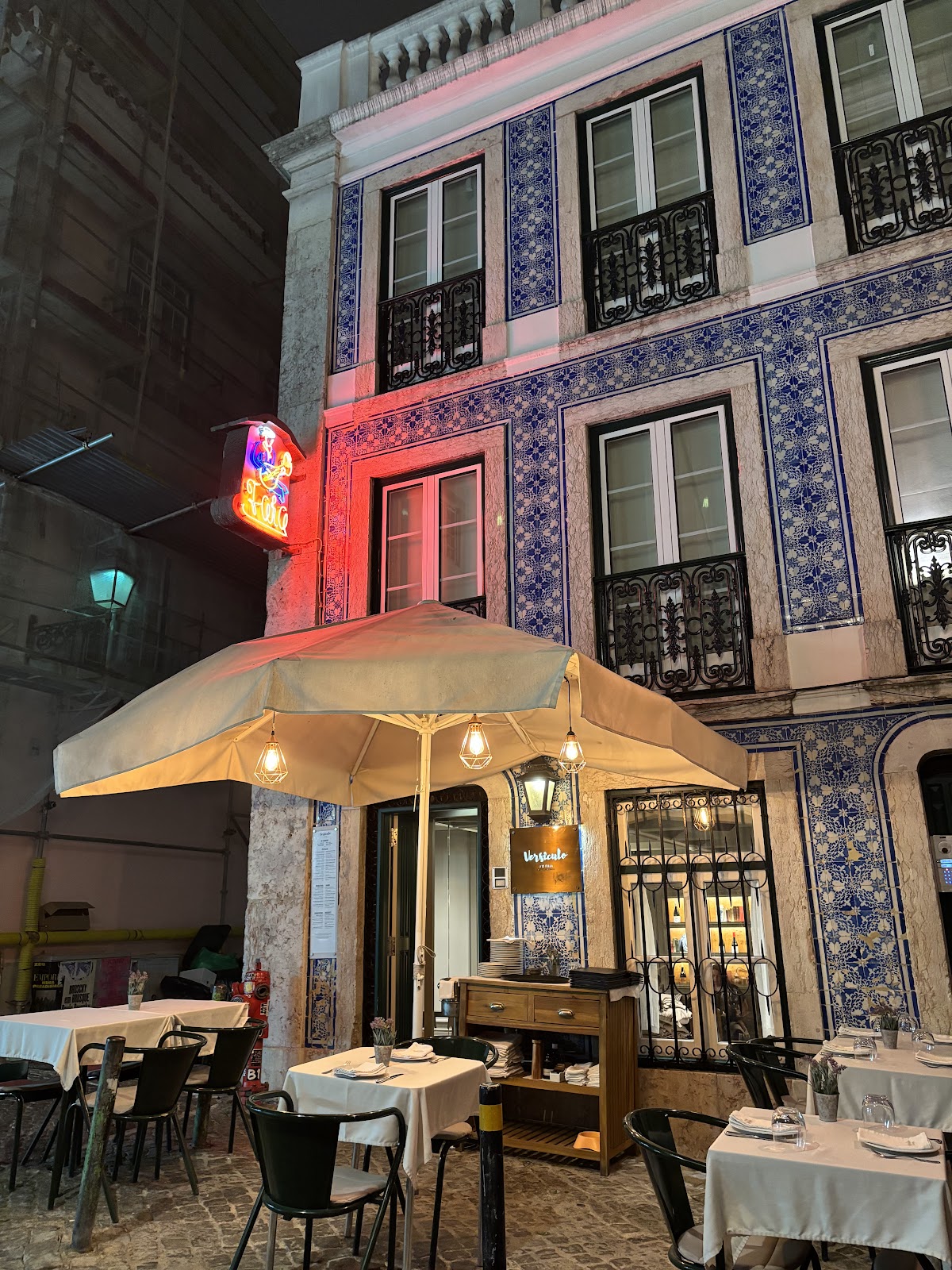 Tapas Y Besos the frontage